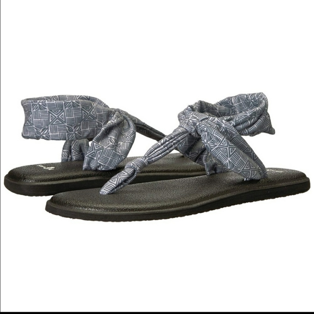 Sanuk gray/white yoga slings new/tags